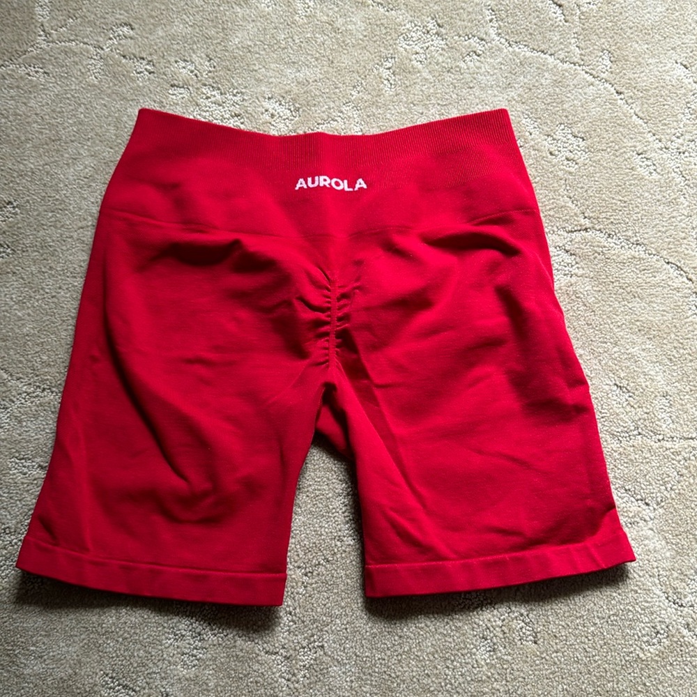 Red aurola shorts